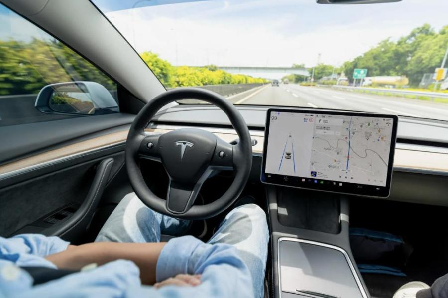 Автопилот Tesla FSD: что он реально умеет в 2026 году