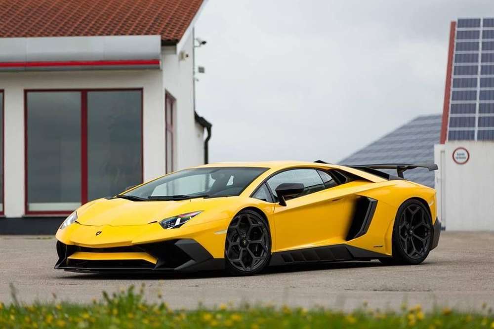 Lamborghini Aventador SV White