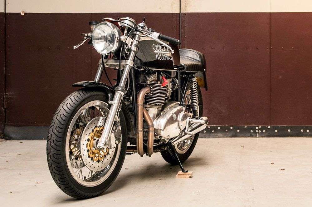 Кафе-рейсер Triumph Trident от мастерской Oldscool Mechanics