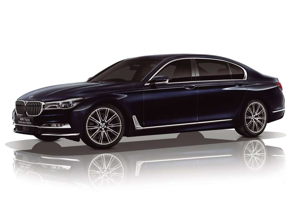 Компания BMW подготовила для японского рынка юбилейную версию седана 7-Series
