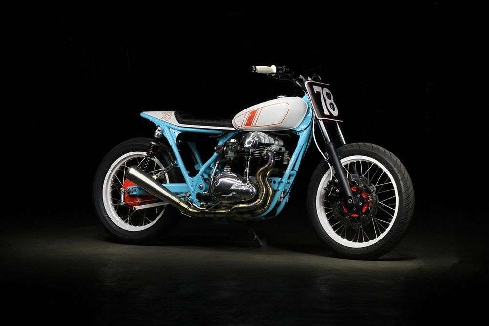 Уве Коштрева: Kawasaki W650 Tracker