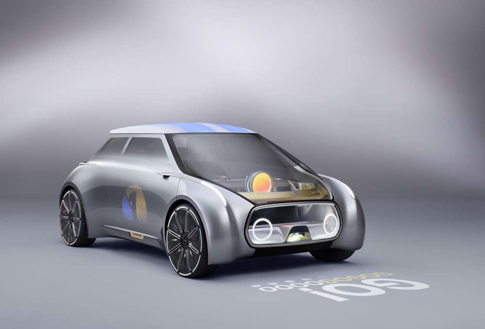 Компания Mini представила концепт-кар со сдвижной рулевой колонкой
