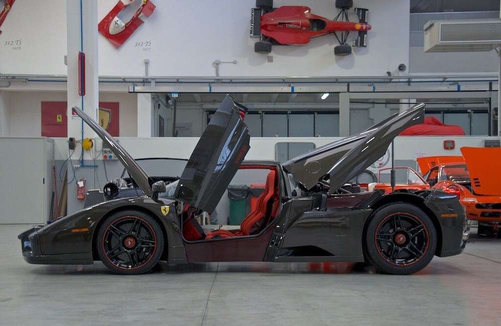 «Папский» суперкар Ferrari Enzo хотят продать за 5 миллионов долларов