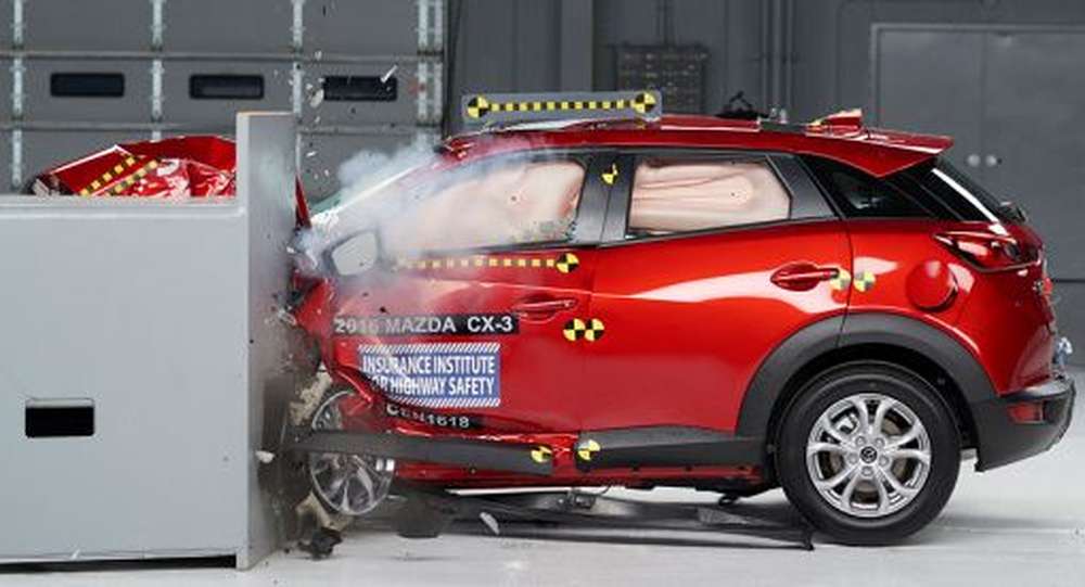 «Паркетник» Mazda CX-3 получил высший рейтинг безопасности Top Safety Pick+