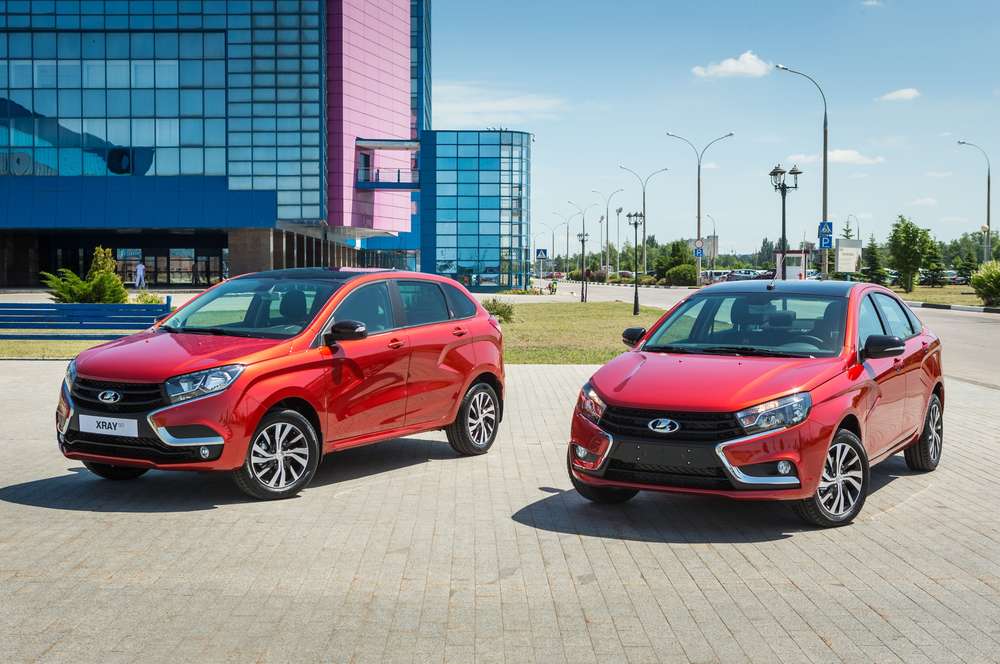 Юбилейная наценка: представлены спецверсии Lada Vesta и XRAY