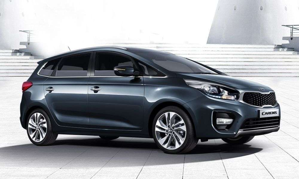 Рестайлинговый компактвэн Kia Carens представлен официально