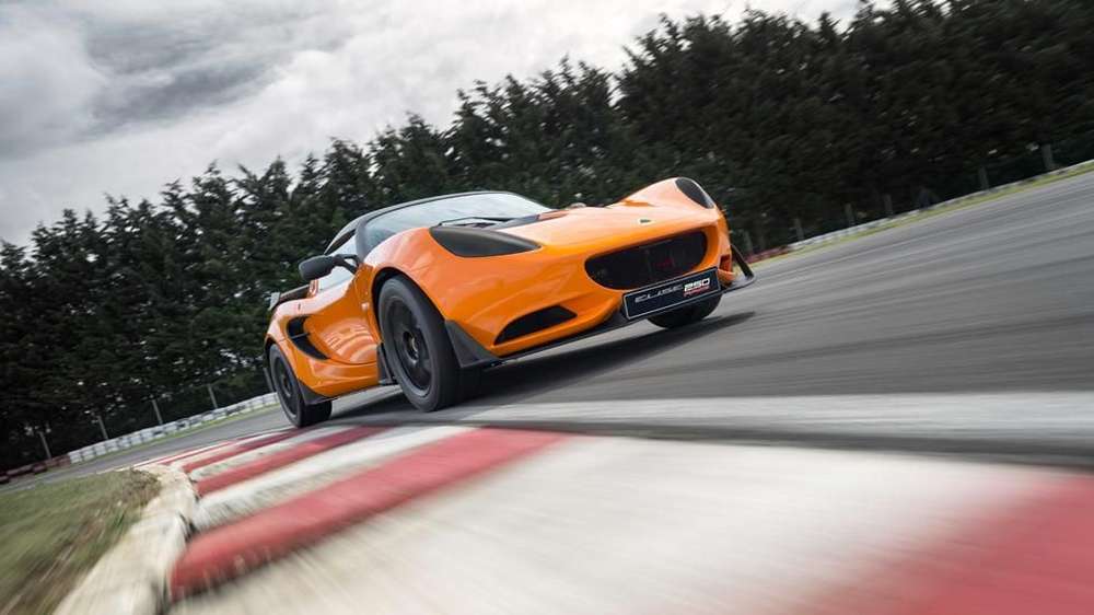 Семейство Lotus Elise пополнилось хардкорной версией для трека