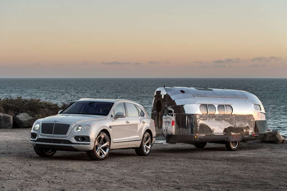 В Пеббл-Бич дебютирует кроссовер Bentley Bentayga с прицепом