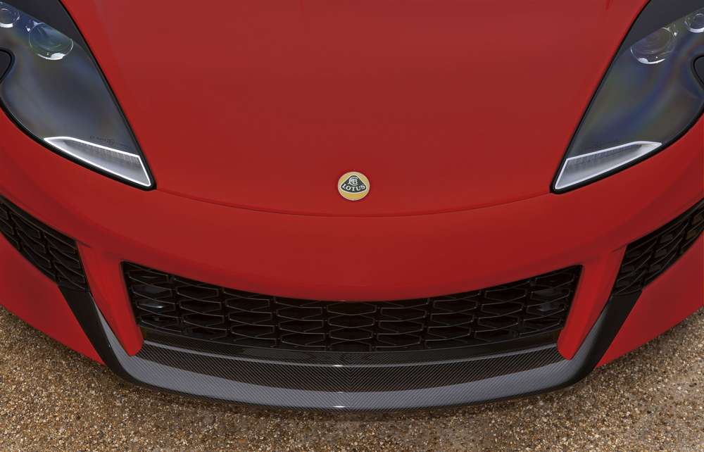 Спорткар Lotus Evora получил подстаканник