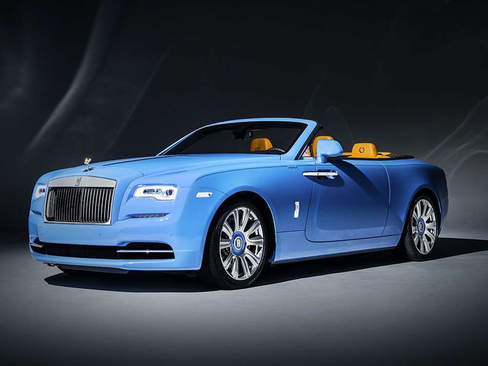 Кабриолет Rolls-Royce Dawn окрасили в уникальный голубой цвет