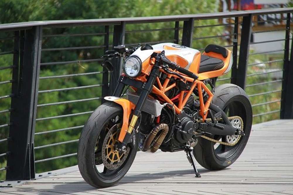 CC Racing Garage: нео кафе рейсер Ducati 900SS