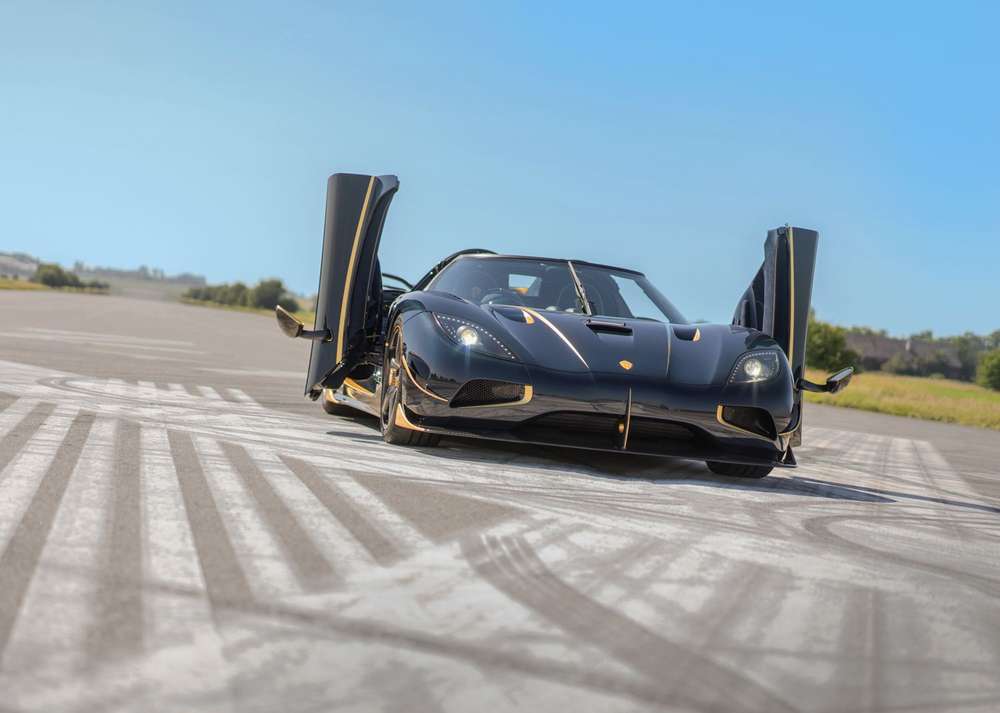 Суперкар Koenigsegg Agera RS получил отделку настоящим золотом