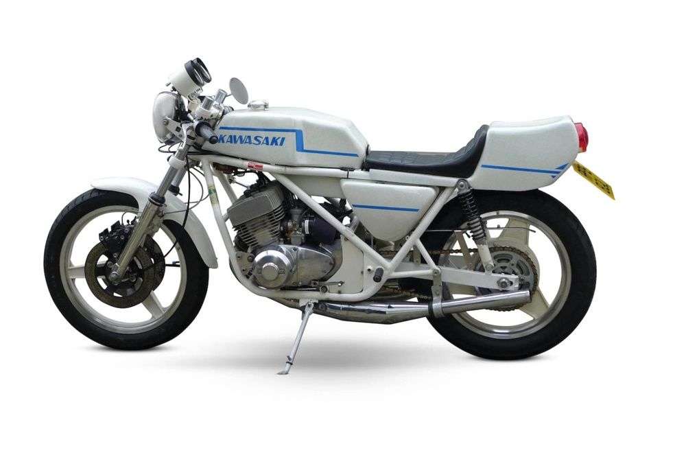 Старинный мотоцикл Seeley-Kawasaki H2A