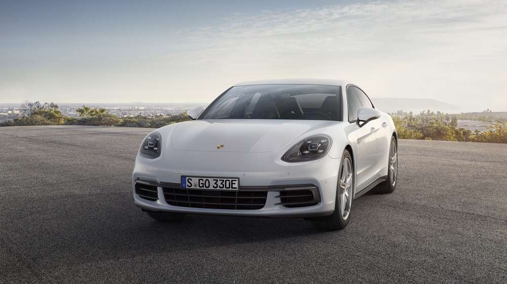 Porsche Panamera нового поколения превратили в гибрид