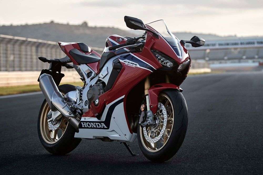 Новый спортбайк Honda CBR1000RR SP