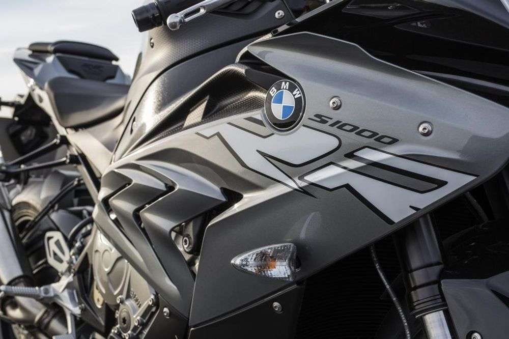 BMW s1000rr 1366x768