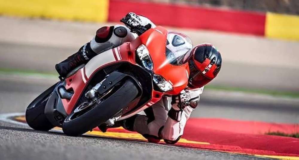 Фотографии супербайка Ducati 1299 Superleggera