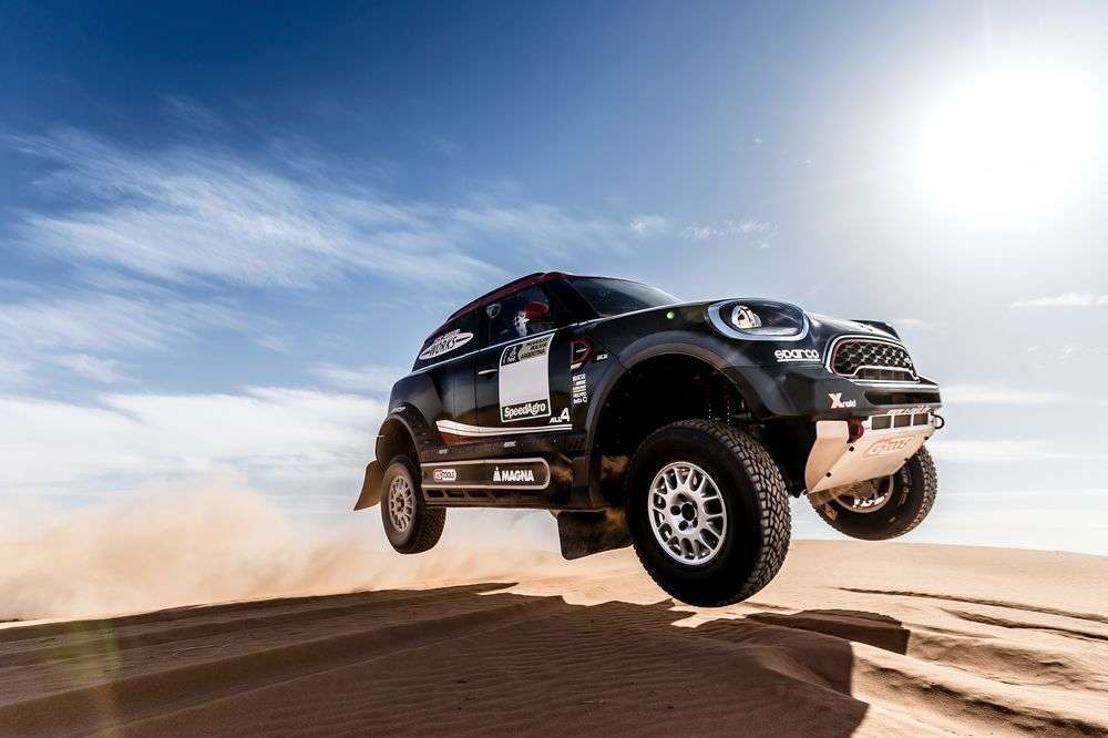 Компания Mini показала новую машину для ралли «Дакар»
