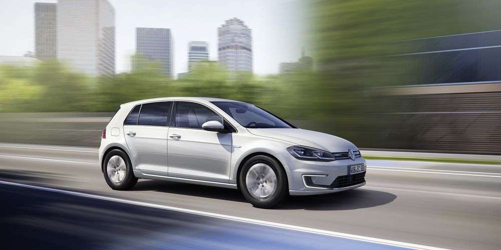 Новую модификацию электрического хэтчбэка Volkswagen e-Golf сделали мощнее и практичнее