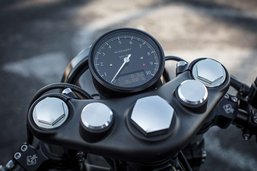 Triumph Bonneville Bobber Speedometer