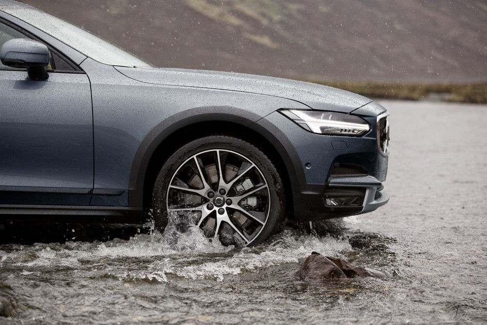 Внедорожный универсал Volvo стал мощнее