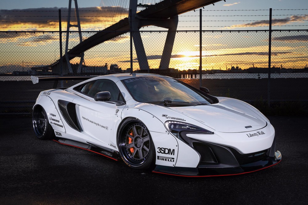Суперкар McLaren 650S в исполнении тюнинг-ателье Liberty Walk