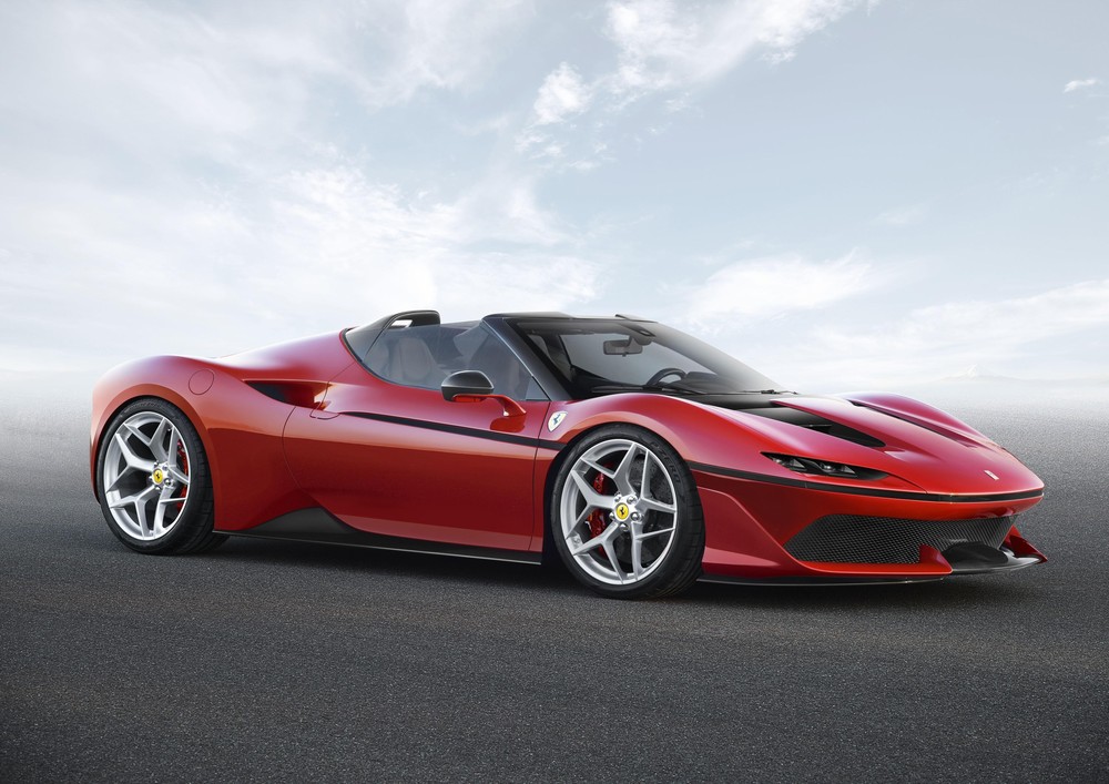 Компания Ferrari подготовила открытый суперкар J50 с 690-сильным двигателем