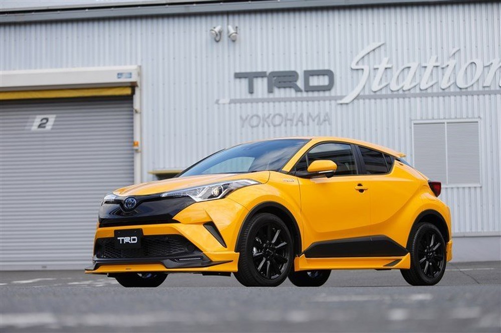 Кроссовер Toyota C-HR получил тюнинг-киты от фирменного ателье TRD