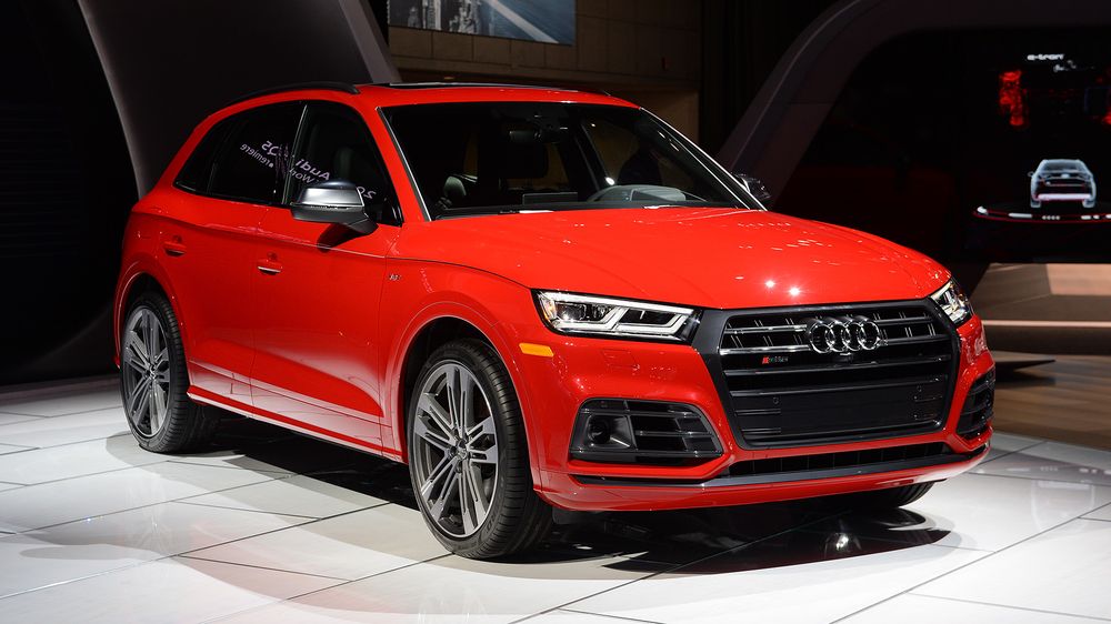 Новому кроссоверу Audi SQ5 сменили двигатель и сделали медленнее