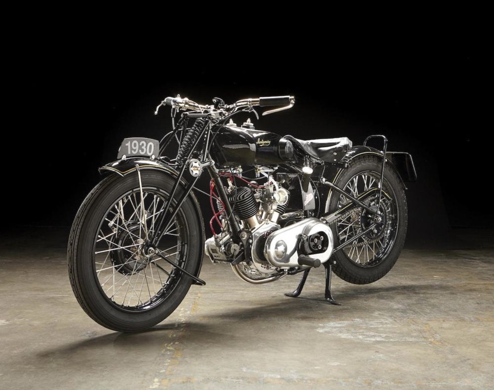 Старинный мотоцикл Montgomery JAP 750
