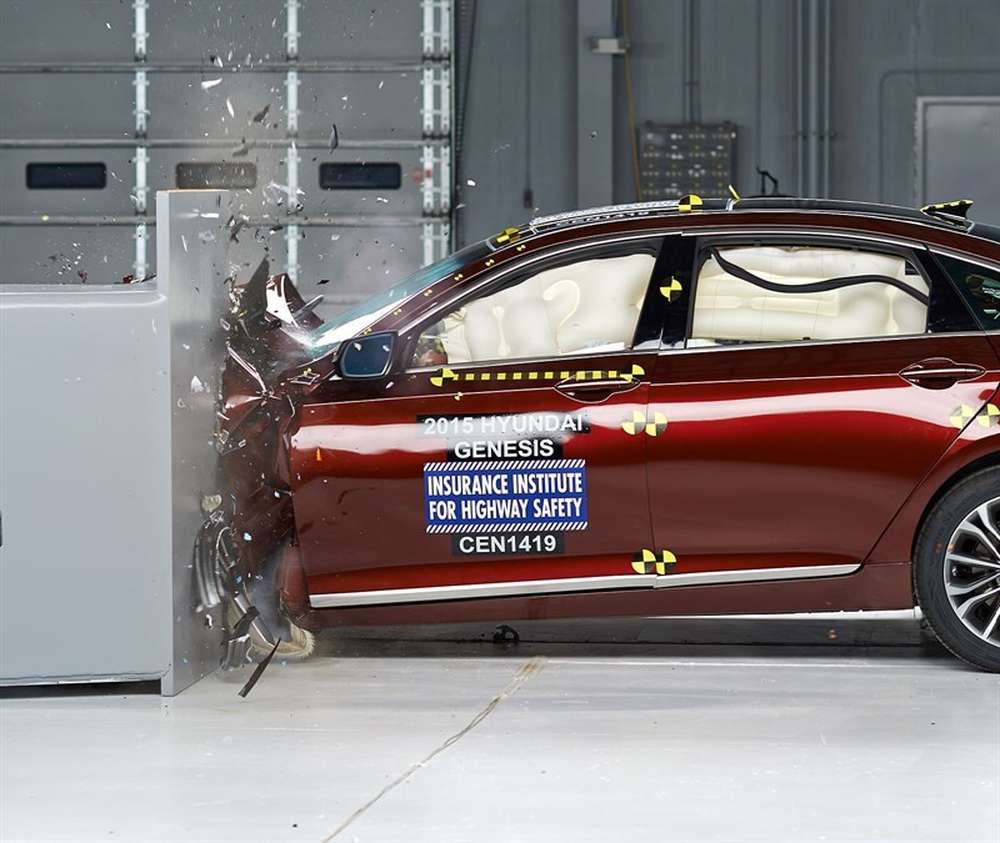 Hyundai Genesis продемонстрировал отличные результаты в краш-тестах