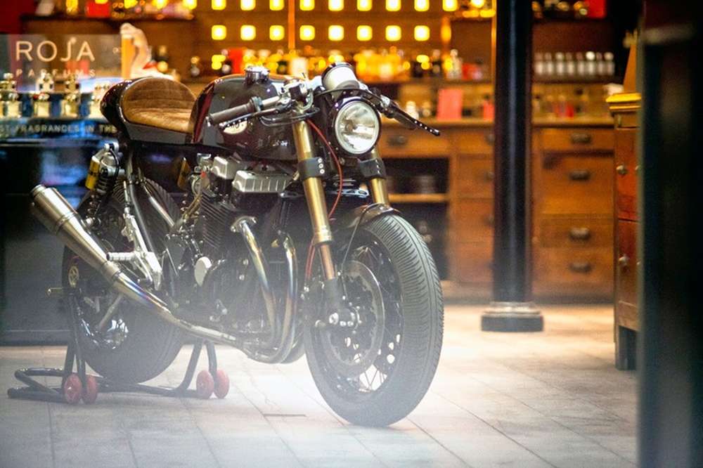 Кафе рейсер Honda CB750 от Oficina MRS