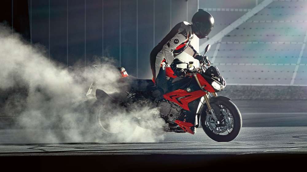 BMW S1000R: нейкед вместо спортбайка