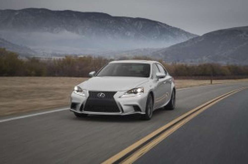 Lexus показал обновленную модель IS 2015