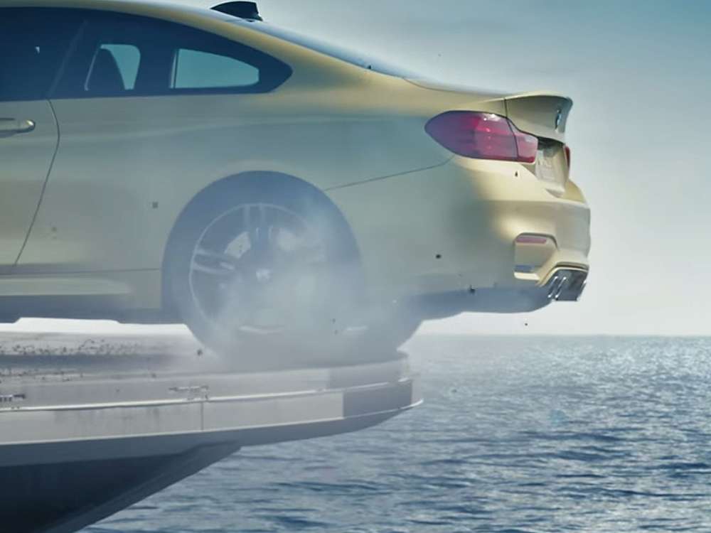 M4 Coupe удалось заснять скользящим на авианосце