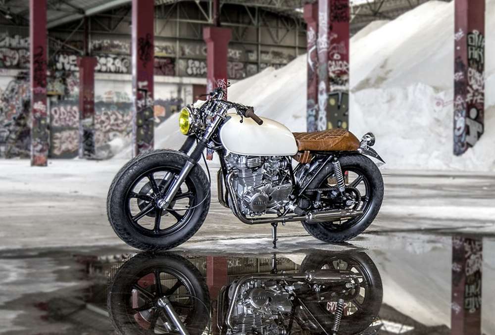 Yamaha XS250 Creme Diamond от девушки-мотоциклистки