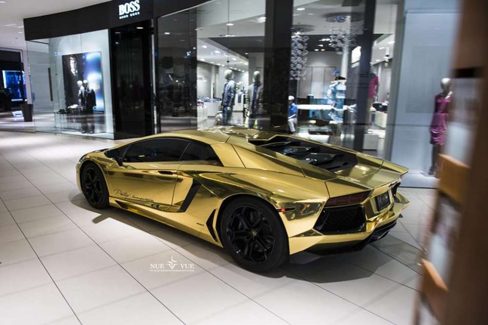 По  торговому центру во Флориде прокатились Lamborghini