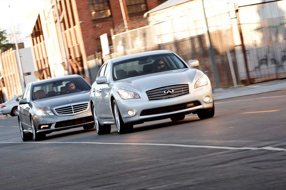 Сравнительный тест: Mercedes-Benz E350 Bluetec против Infiniti M35h
