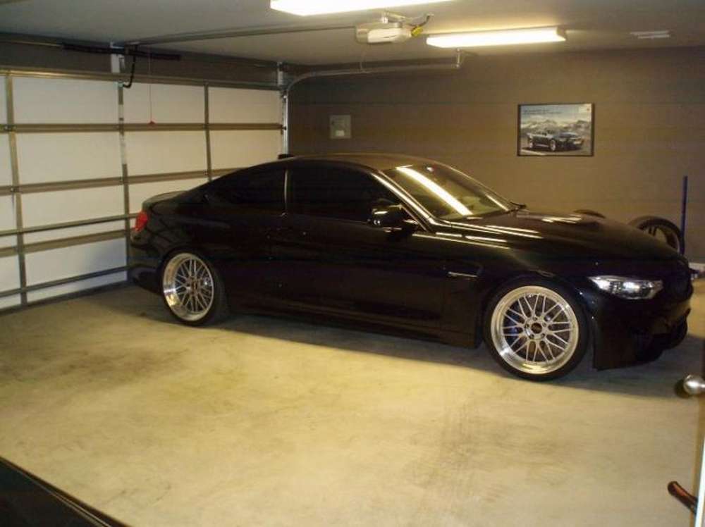 BMW M4 Coupe оснастили классическими дисками BBS