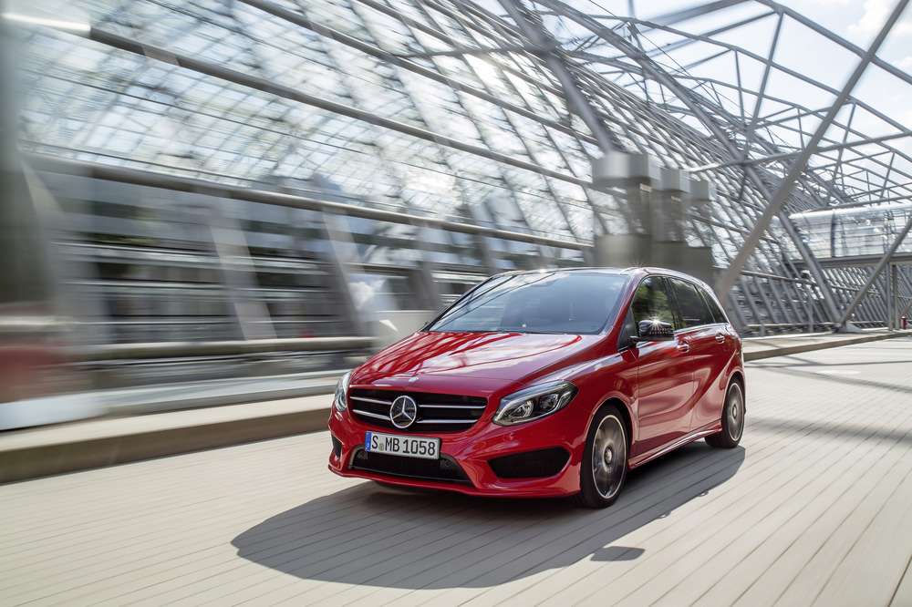 Mercedes-Benz переделал внешний вид компактвэна B-Class