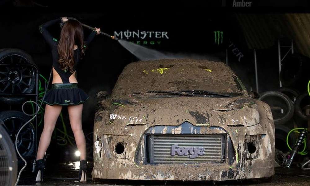 Monster Energy: 40 мото-красоток