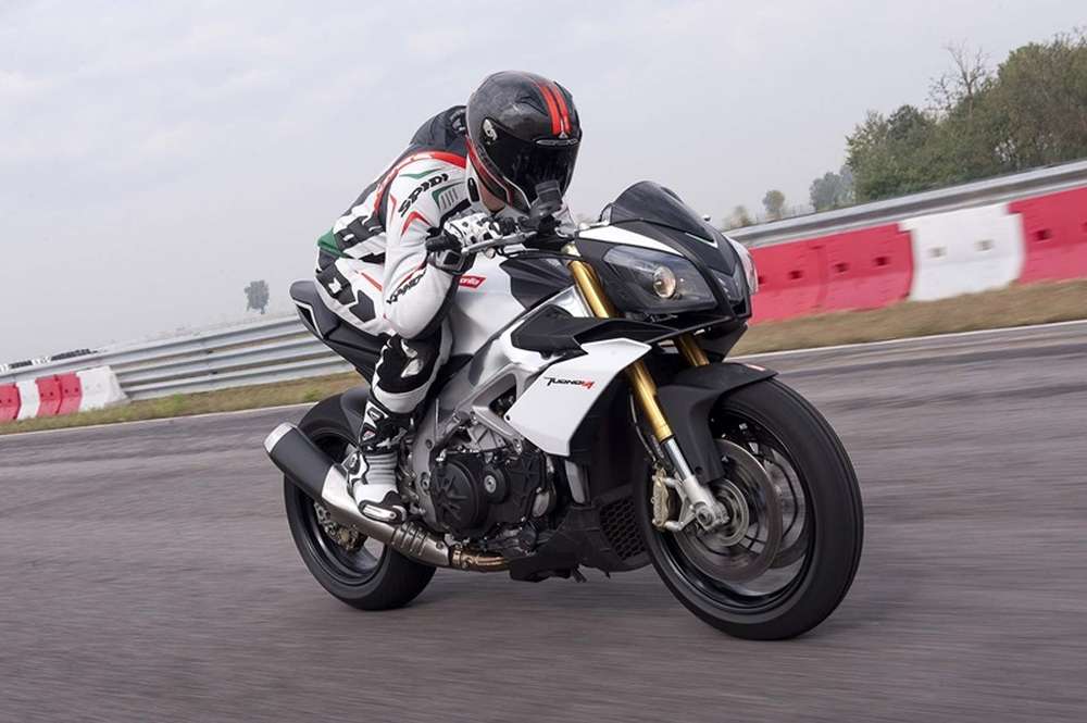 Aprilia Tuono V4 R APRC ABS: новинка 2015 модельного года