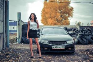 Возле шикарной красотки