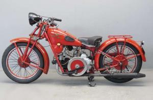 Старинный мотоцикл Moto Guzzi Sport 15 1931 года