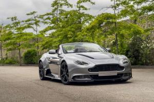 В Гудвуде представили уникальную версию трекового родстера Aston Martin Vantage GT12