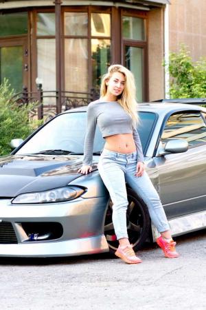 За рулем спорт-кара
