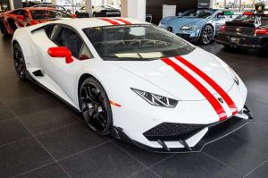 Суперкар Lamborghini Huracan примерил агрессивный аэродинамический обвес