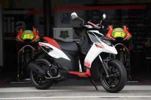 Скутер Aprilia SR150 2016 года