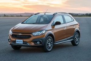 У обновлённого хэтчбэка Chevrolet Onix появилась кросс-модификация