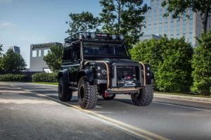 Англичане превратили Land Rover Defender в «автомобиль Бонда»